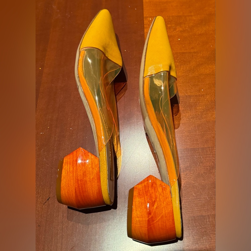 MALLONI Women's Mustard Color Pointed Leather Heels. MADE IN ITALY. Size: 38